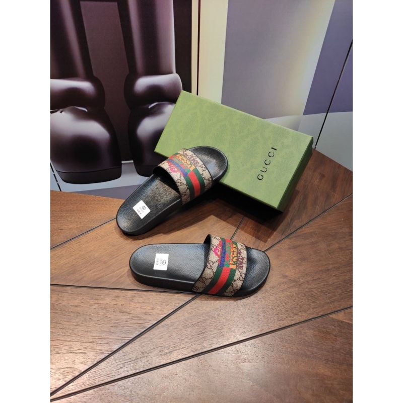 G*u*i slippers